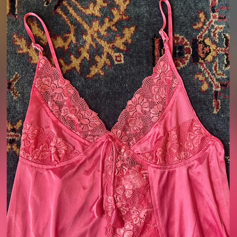 Vintage 1970s Hot Pink Lace Panel Nightgown – by Comfort Fashion - Picture 4 of 5